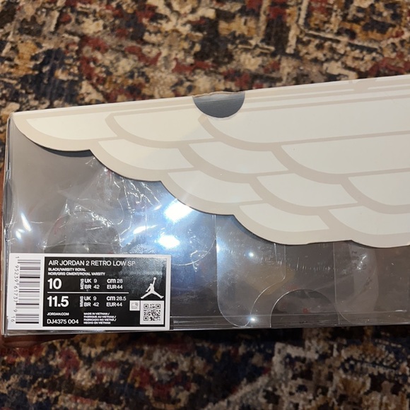 9.5 condition lightly worn - Picture 2 of 8